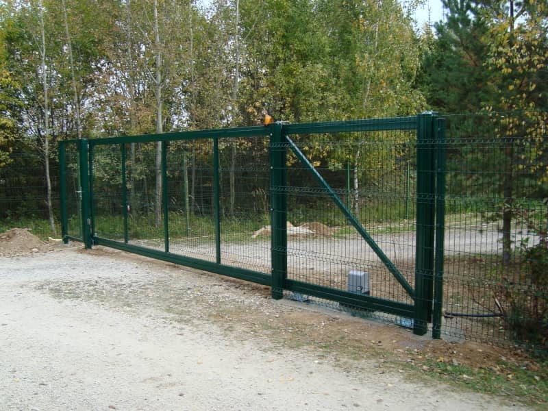 Сетчатый забор DoorHan в Рязани с установкой