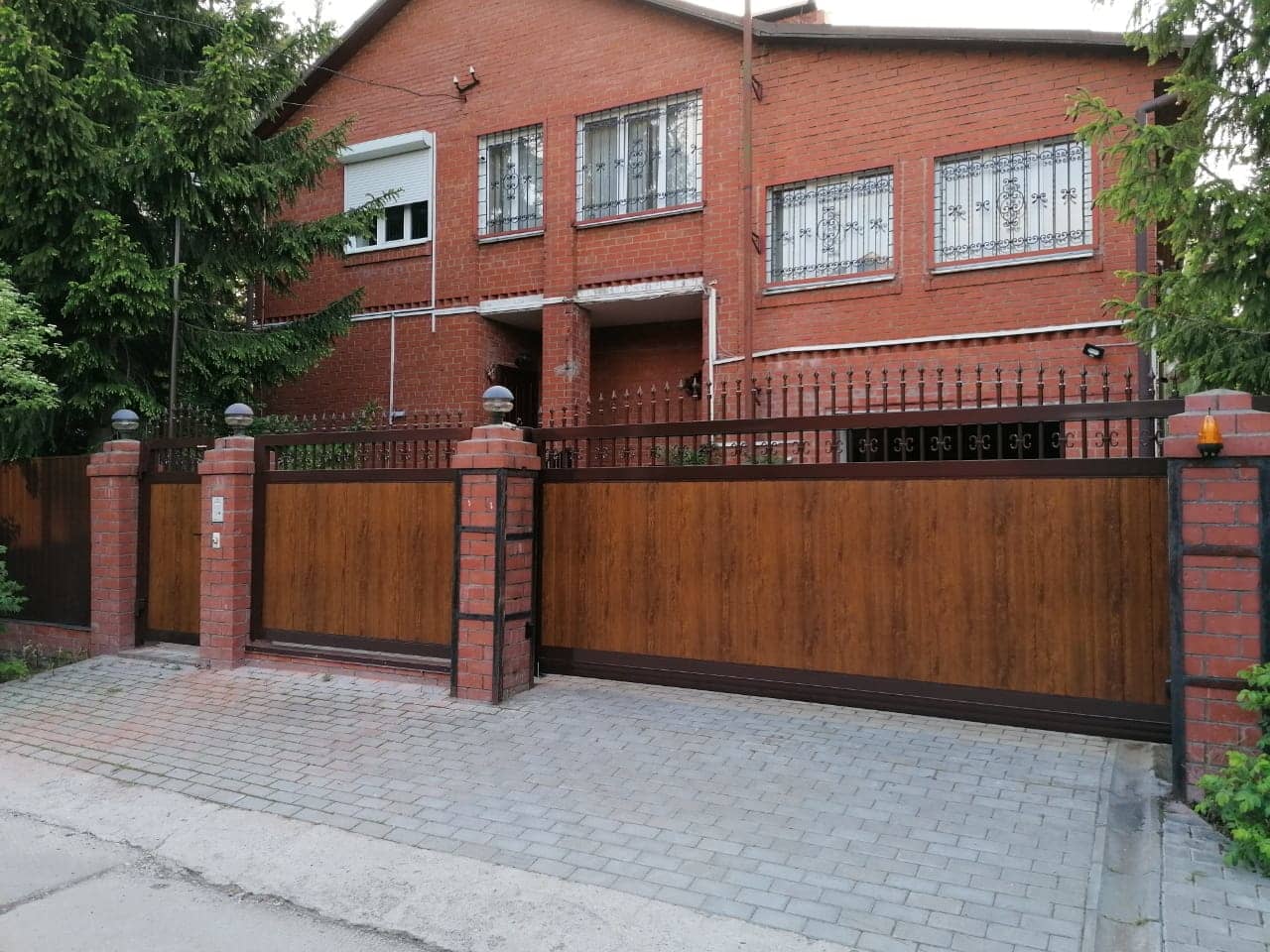 Уличные ворота DoorHan в Рязани с установкой