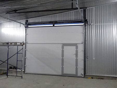 Подъемные ворота с калиткой для гаража в Рязани